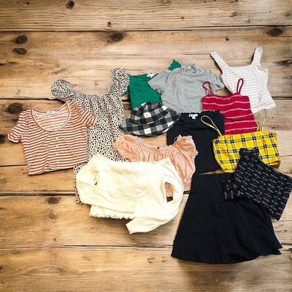 Ladies Tops, Dress,Tank, Skirt, Hat Bundle 🤍 - Picture 5 of 13